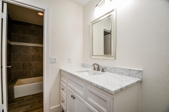 Building Photo - 8115 Fondren Lake Dr