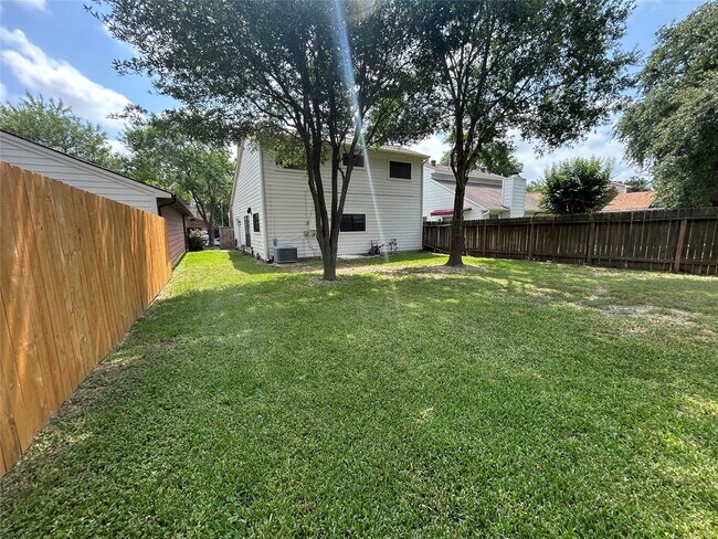 Building Photo - 7761 High Village Dr