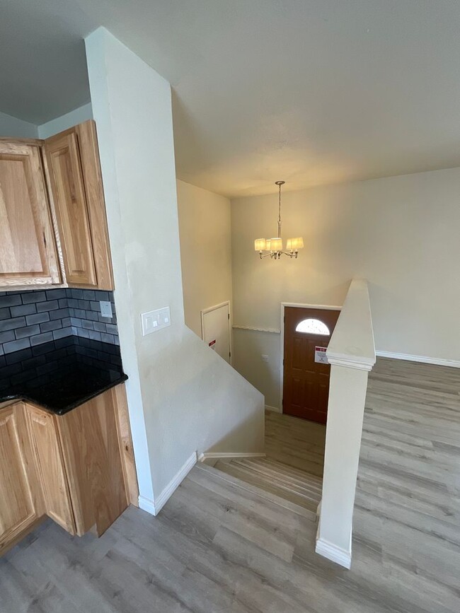 Building Photo - 4 Bedroom Home Available Near Chelton Rd &...