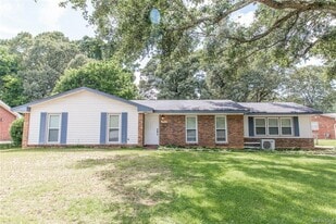 Building Photo - 826 Greg Dr