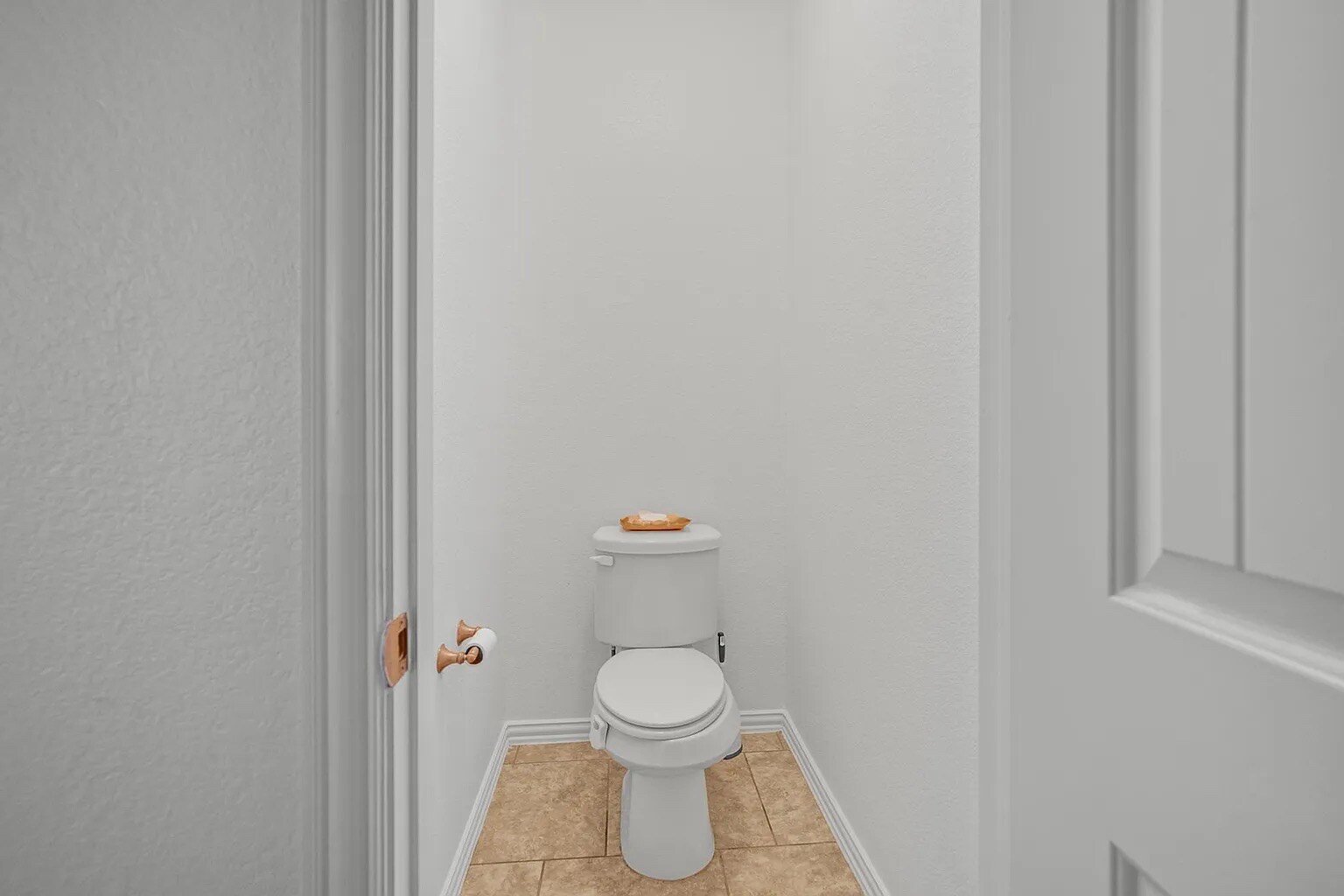 Building Photo - Room in House on Rancho Verde Dr