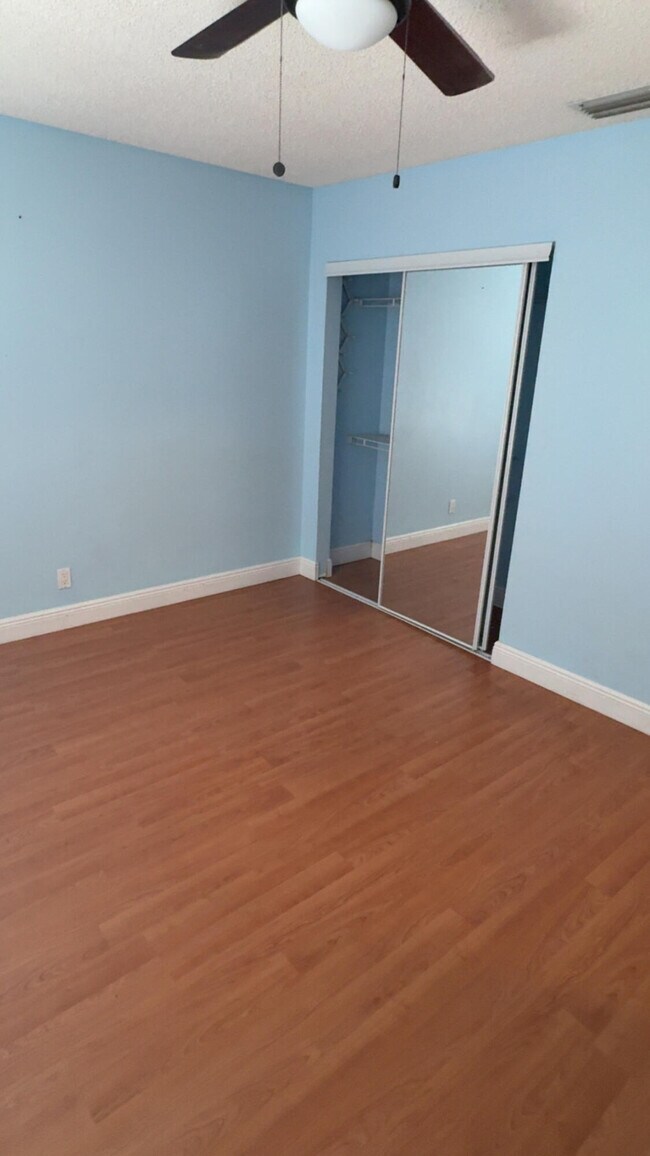 Building Photo - 5855 Northpointe Ln