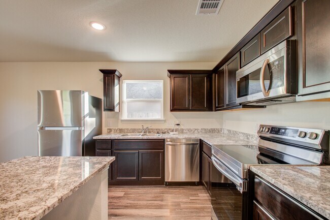 Building Photo - 6202 N Wayside Dr