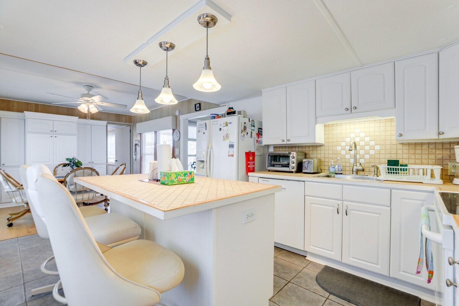 Building Photo - 670 N Green Cir