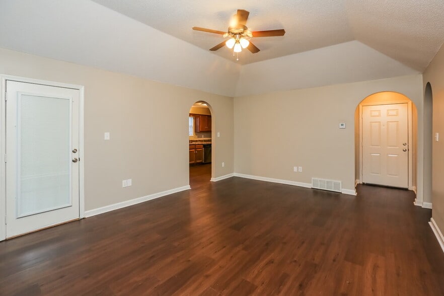 Building Photo - 6205 Morgan Manor Cove