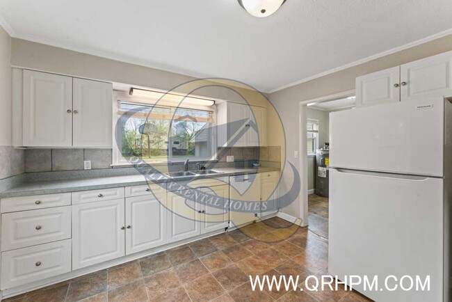 Building Photo - Available Now! Lake Fenton Schools!