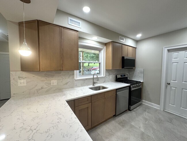 Building Photo - 362 Palisade Ave