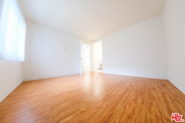 Building Photo - 7758 W 91st St