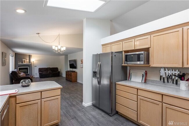 Building Photo - Spacious 3 Bed/2.75 Bath Home in Arlington...
