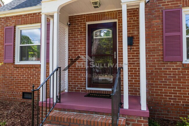 Building Photo - 2414 Farthing St