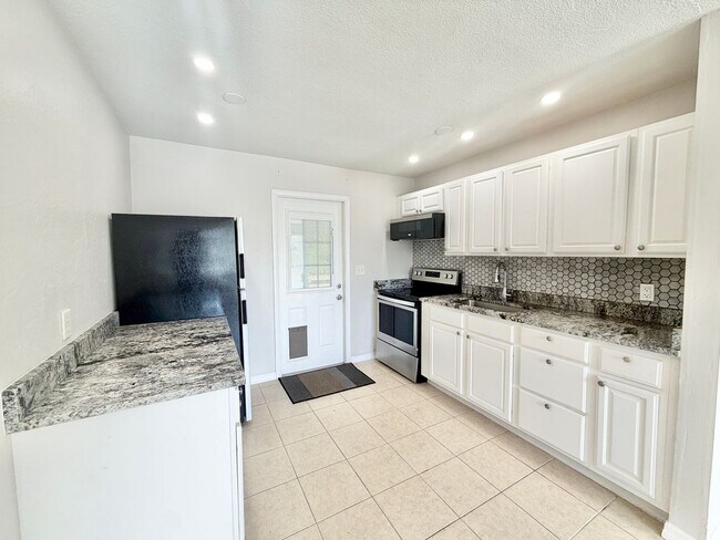 Building Photo - RFR (543 103rd Ave)