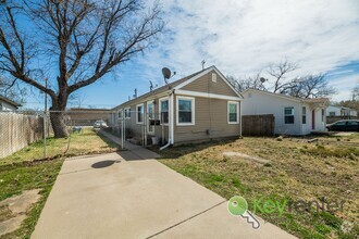 Building Photo - Renovated 2 bedroom | 1 Bath Duplex