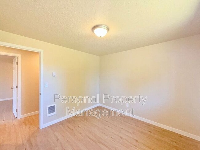 Building Photo - 7621 NE 158th Ave