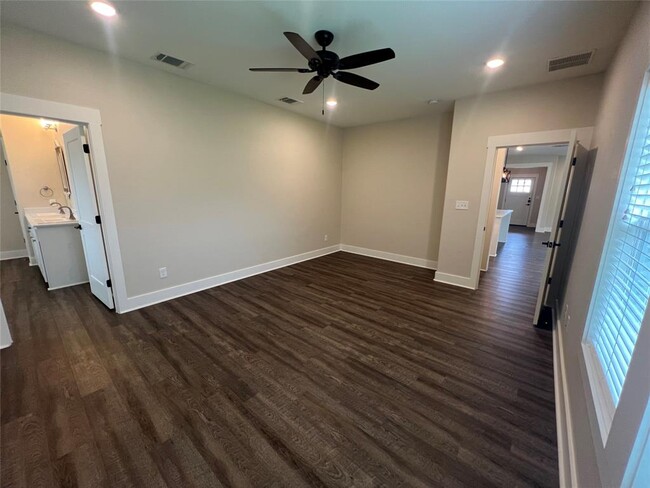 Building Photo - 412 Carneros Dr