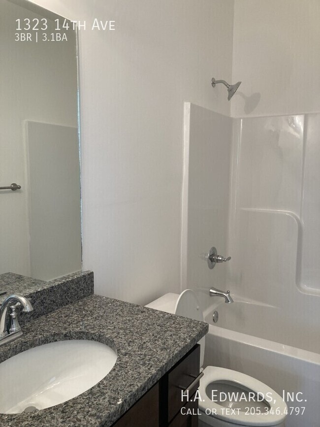 Building Photo - 1323 14th Ave