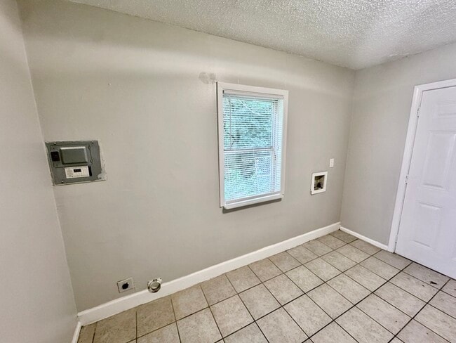 Building Photo - 3835 Berkshire Ave