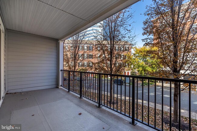 Building Photo - 705 Captains Way