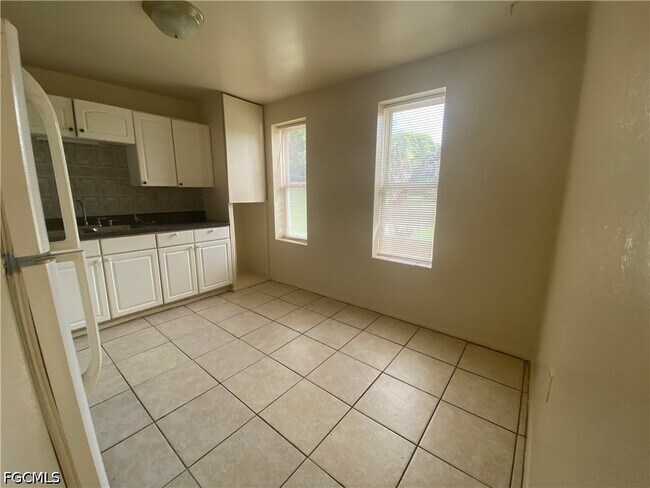 Building Photo - 8110 Howell Ave
