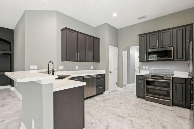 Building Photo - 14617 E Zachary Dr