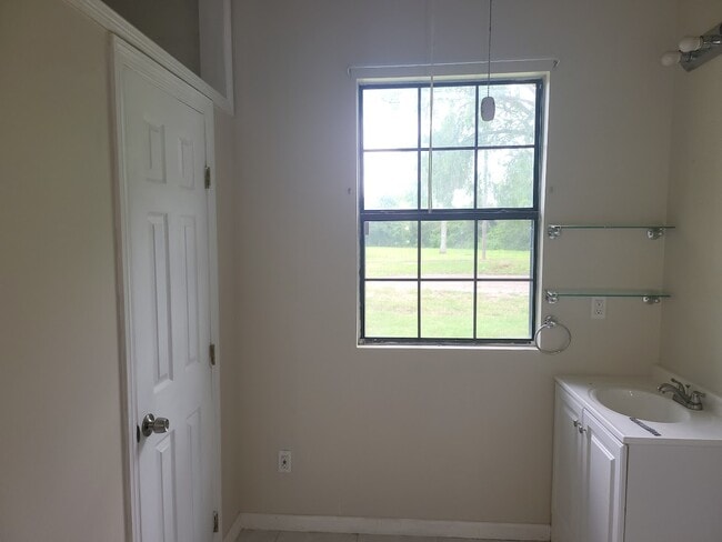 Building Photo - 8790 Florida Rd