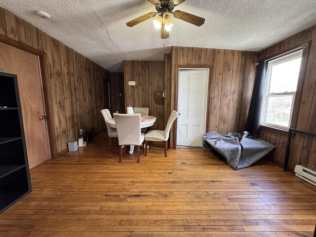 Building Photo - 631 Walnut St