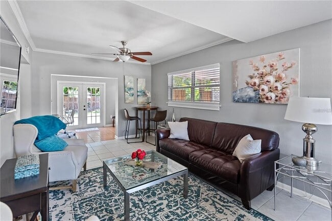 Building Photo - 3005 W Helen Ave