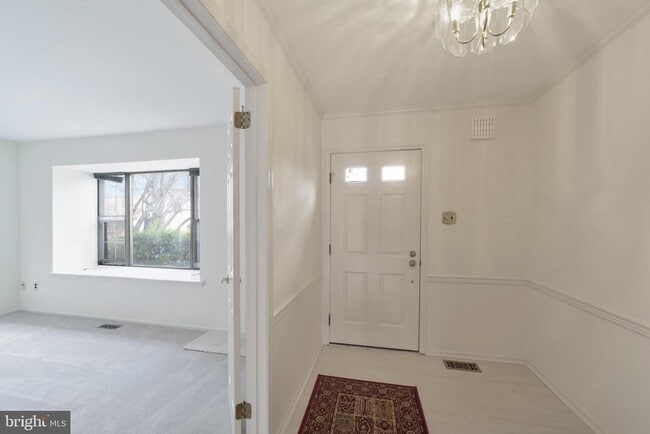 Building Photo - 10 Liberte Ln