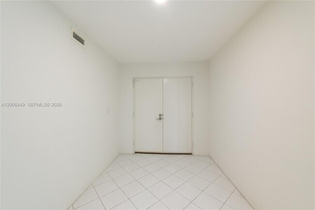 Building Photo - 600 Grapetree Dr