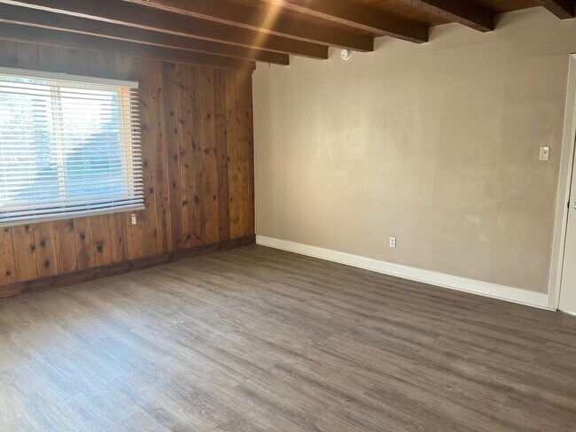 Building Photo - 3828 Altura Ave