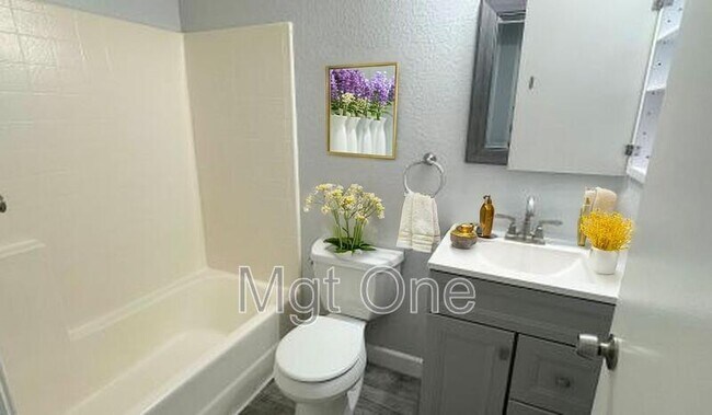 Building Photo - 15720 Reed Dr