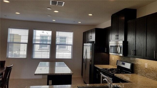 Building Photo - 908 N Acacia Ct