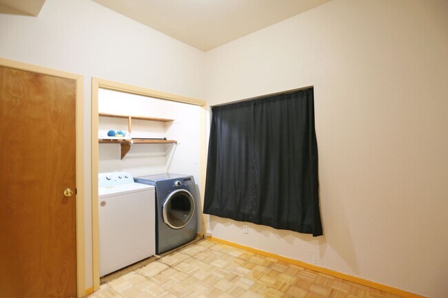 Building Photo - 1269 3rd Ave