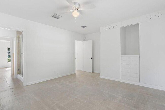 Building Photo - 325 Inlet Way