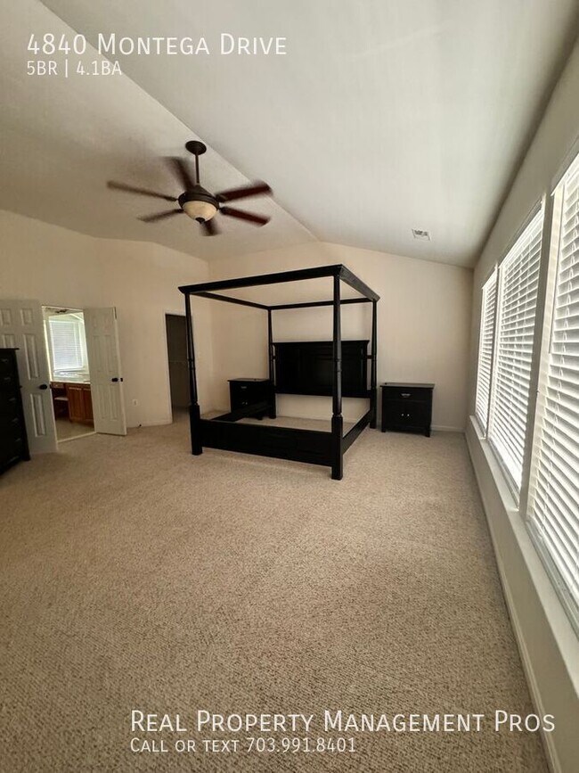 Building Photo - 4840 Montega Dr