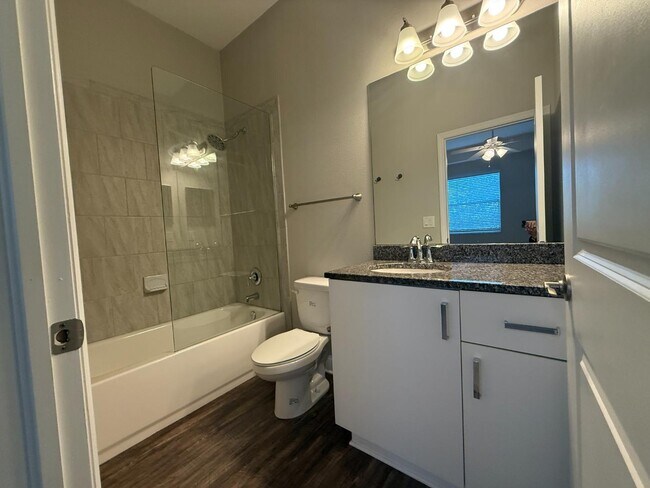 Building Photo - 2820 1st Ave S