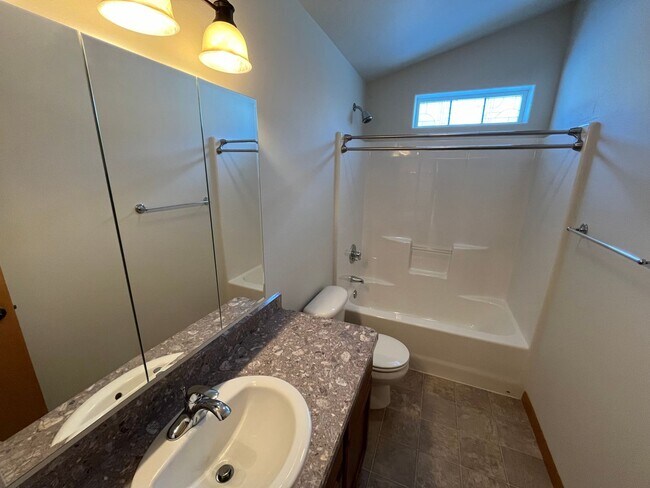 Building Photo - Spacious 3 Bed/3.5 Bath Home with Two Prim...