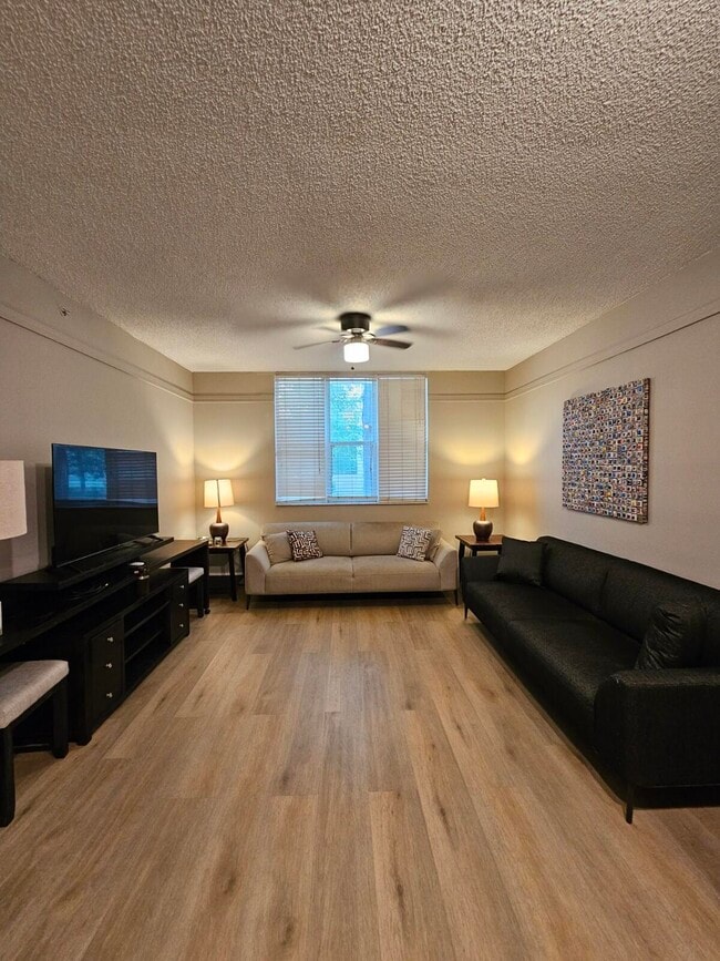 Building Photo - 780 S Sapodilla Ave