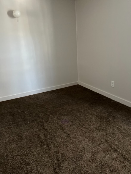 Building Photo - 227 E Main St