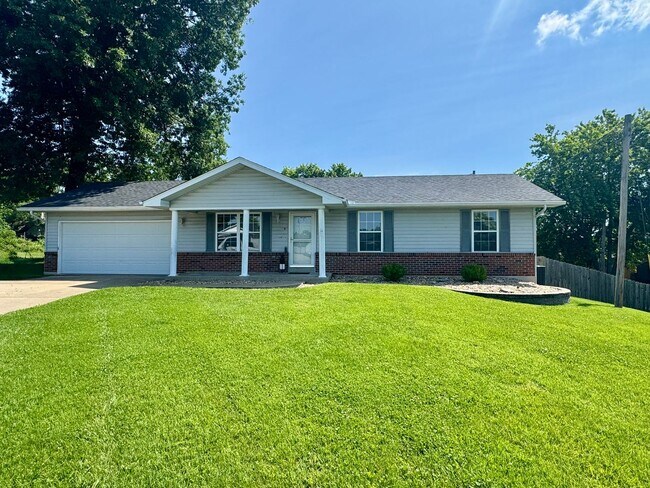 Primary Photo - 3 Bedroom 2.5 Bath home in Troy, MO!