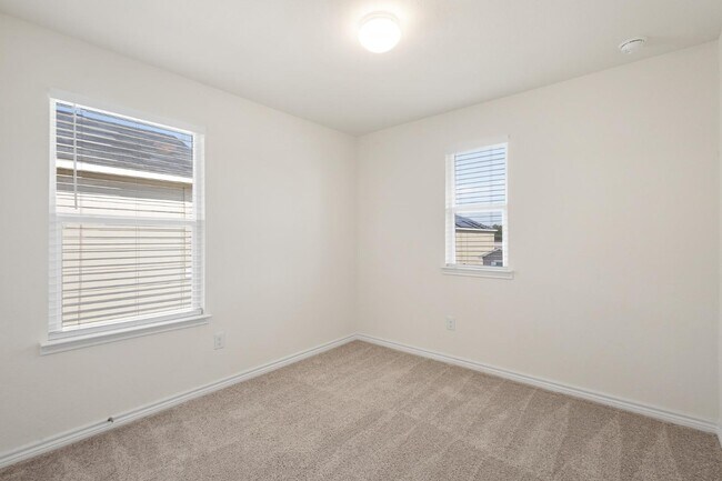 Building Photo - 4631 Otra Otra Dr