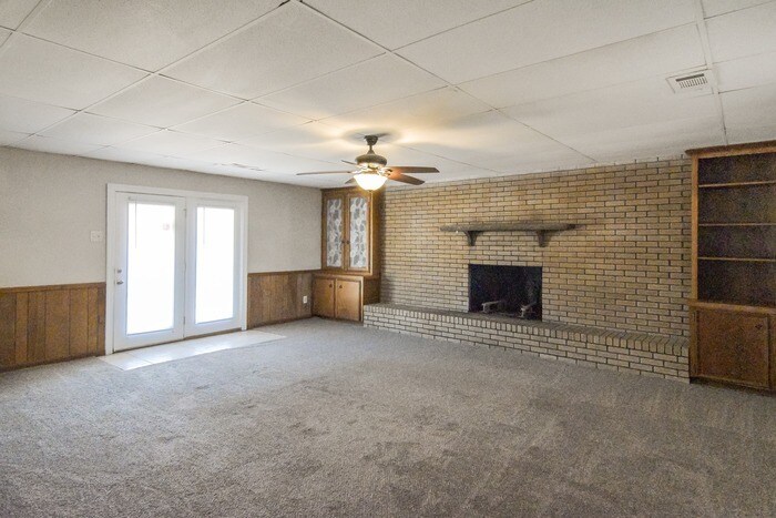 Building Photo - 1122 Oates Rd
