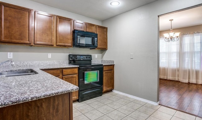 Building Photo - Spacious 3-2-2 on a corner lot in Fort Worth!