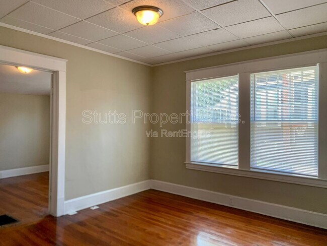 Building Photo - 409 N Poplar St