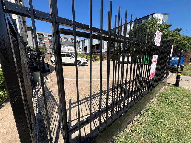 Building Photo - 2518 N Fitzhugh Ave
