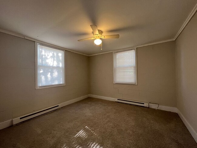 Building Photo - MOVE-IN READY!