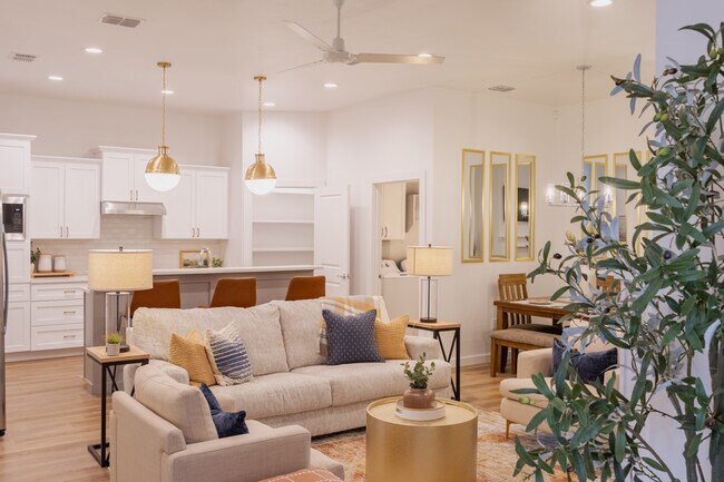 Open, inviting floorpaln - 3723 116th St