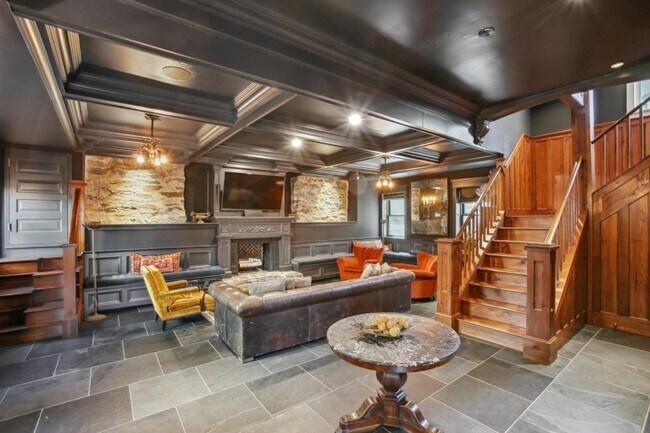 Building Photo - 788 Lake Ave NE