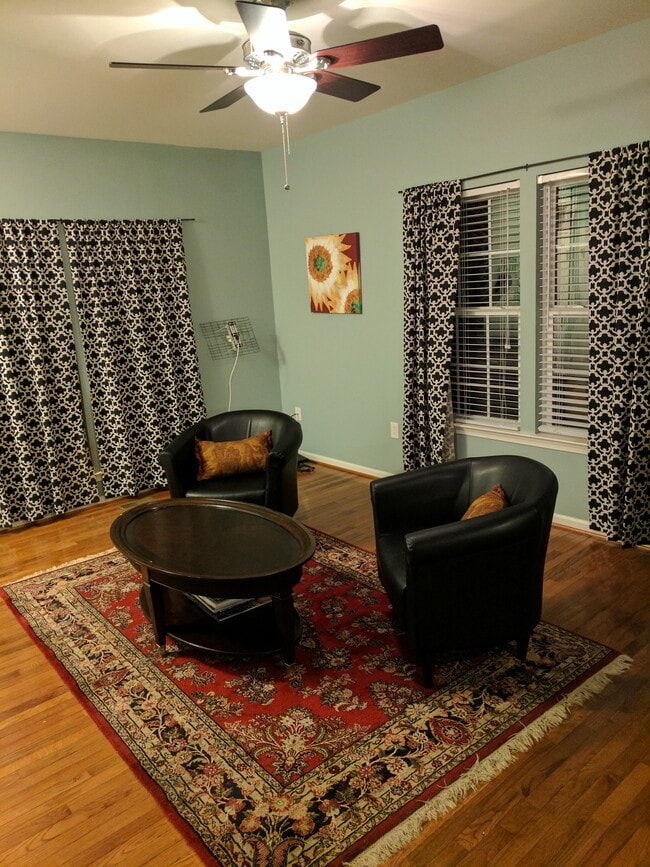 Building Photo - 850 Rockcreek Rd