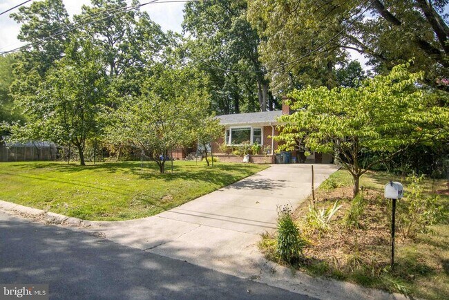 Building Photo - 2205 Parker Ave