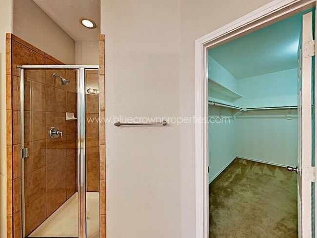 Building Photo - 901 Mesquite Dr